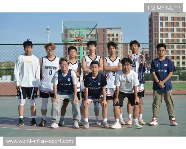 拼尽每一秒只为热爱篮球,拼尽每一刻 拼尽每一秒只为热爱篮球,拼尽每一刻